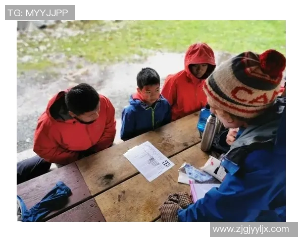 重庆攀岩队团队协作分析与其他体育项目的对比研究