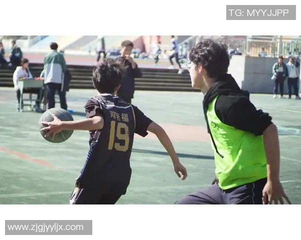 武汉篮球队默契配合探讨:提升团队协作与比赛表现的关键因素实时数据 武汉篮球队默契配合探讨:提升团队协作与比赛表现的关键因素实时数据